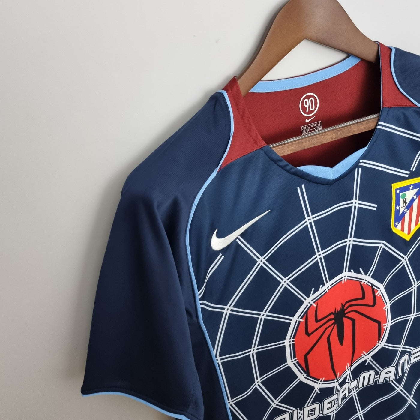 ATLÉTICO DE MADRID III 04/05 HOMBRE (RETRO) - Vitrine Futebolística