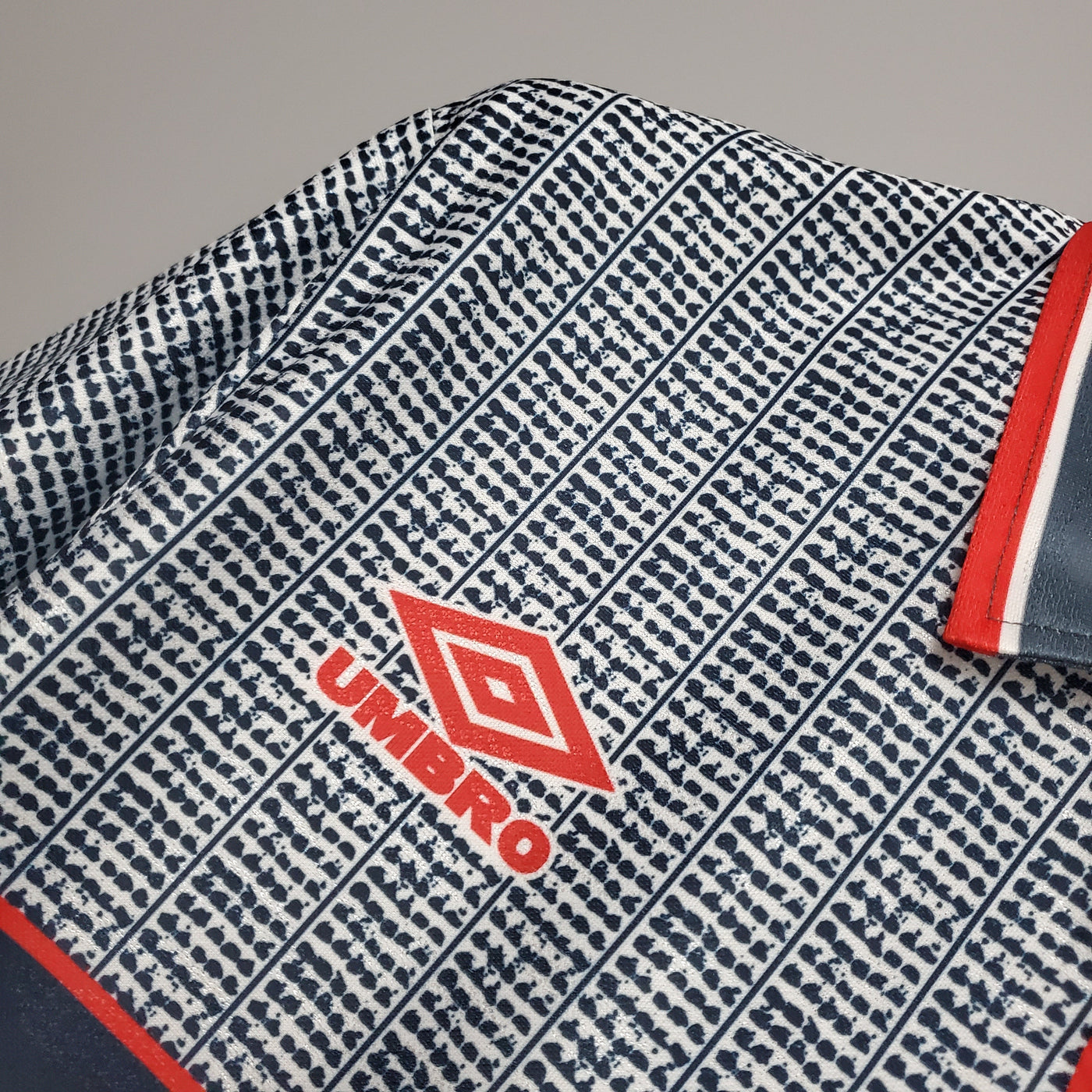MANCHESTER UNITED I 95/96 HOMBRE (RETRO) - Vitrine Futebolística