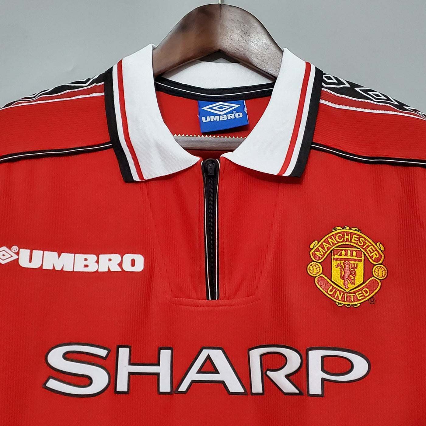 MANCHESTER UNITED I 98/99 HOMBRE (RETRO) - Vitrine Futebolística