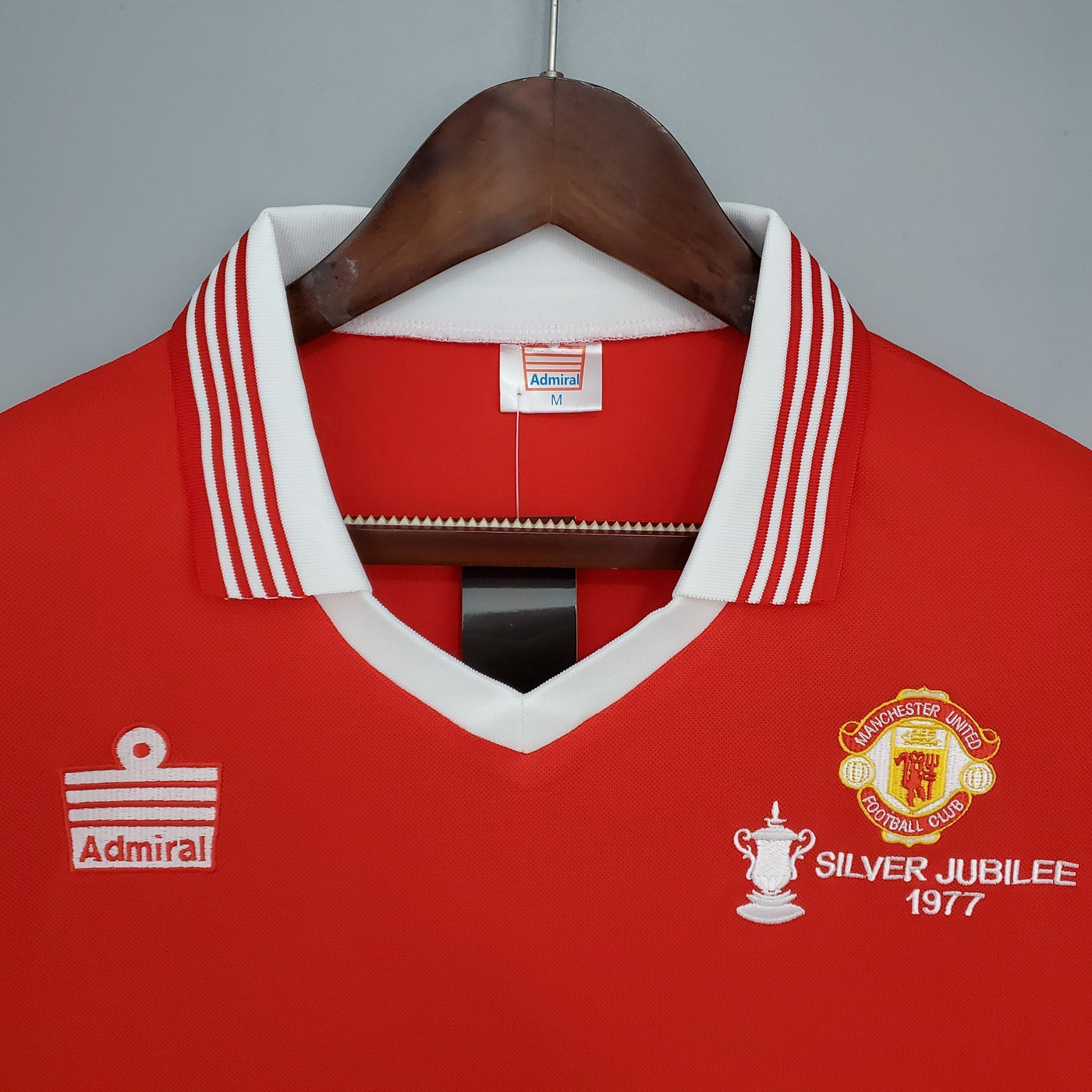 MANCHESTER UNITED I 1977 HOMBRE (RETRO) - Vitrine Futebolística