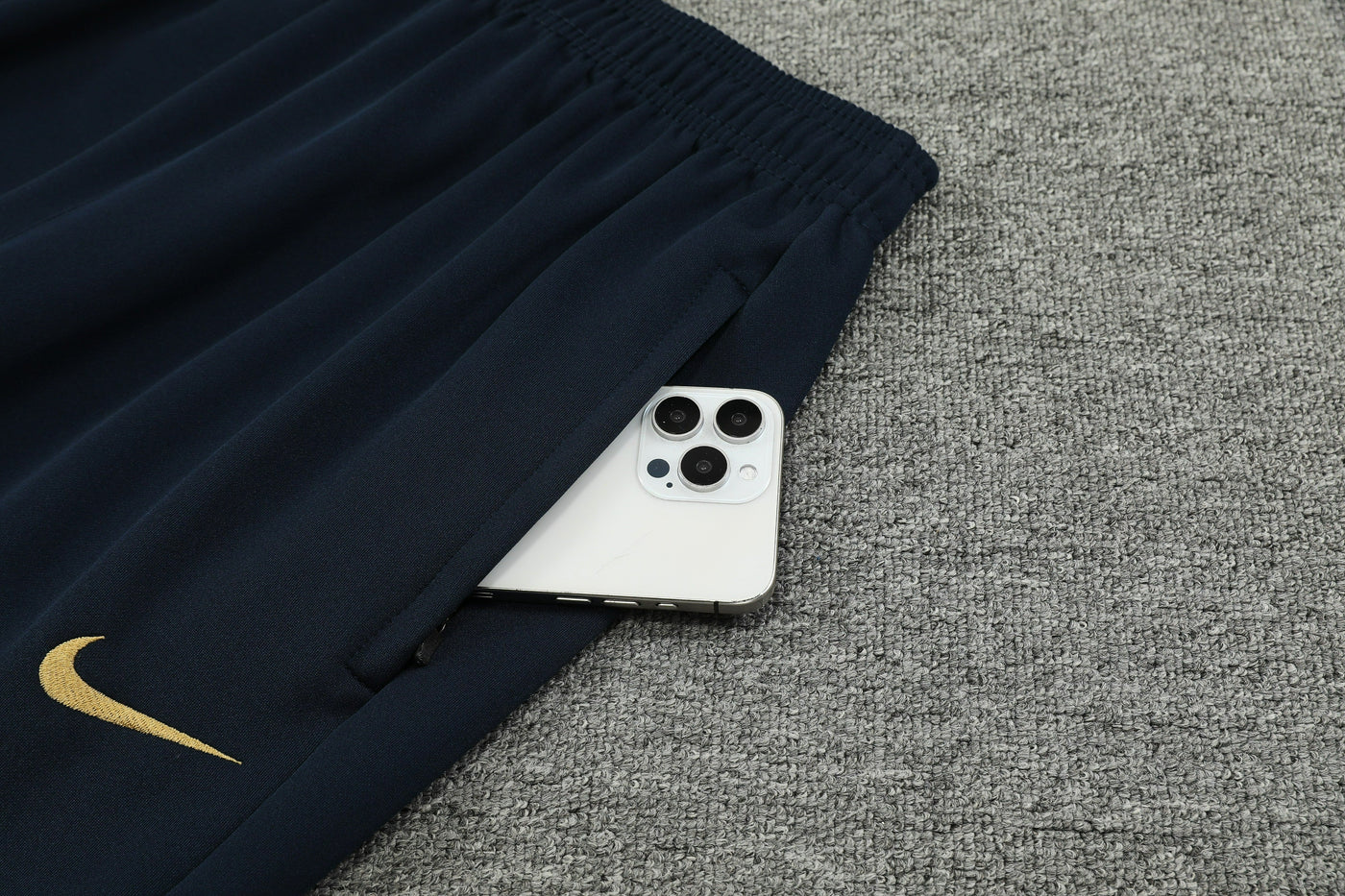 CONJUNTO DE VIAJE BARCELONA 24/25 HOMBRE - Vitrine Futebolística