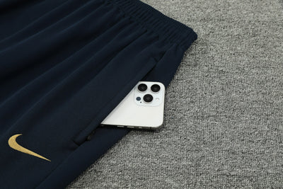 CONJUNTO DE VIAJE BARCELONA 24/25 HOMBRE - Vitrine Futebolística