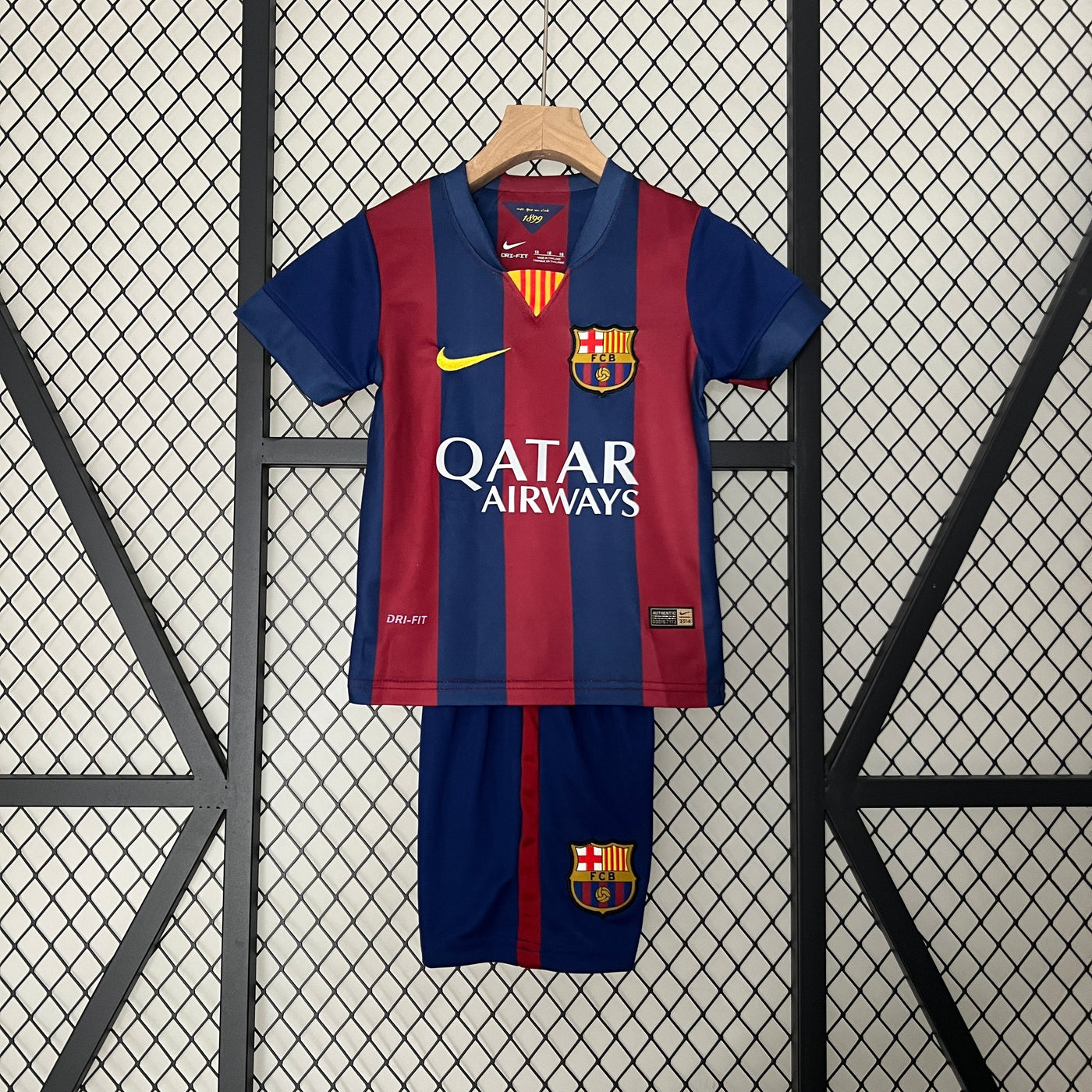 CAMISETA BARCELONA I 14/15 CONJUNTO INFANTIL (RETRO) - Vitrine Futebolística