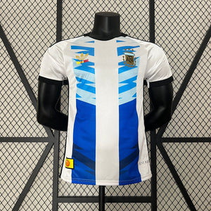 CAMISETA ARGENTINA I EDICIÓN ESPECIAL ADIDAS RETRO + DRAGON BALL 20024 HOMBRE (VERSIÓN JUGADOR) - Vitrine Futebolística