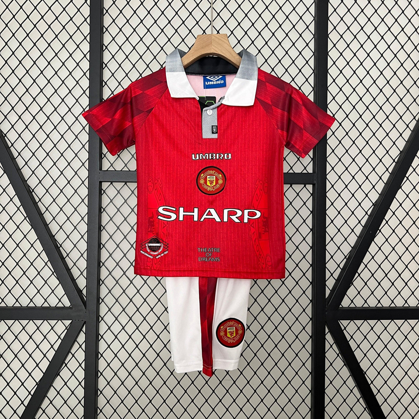 CAMISETA MANCHESTER UNITED I 96/97 CONJUNTO INFANTIL (RETRO) - Vitrine Futebolística