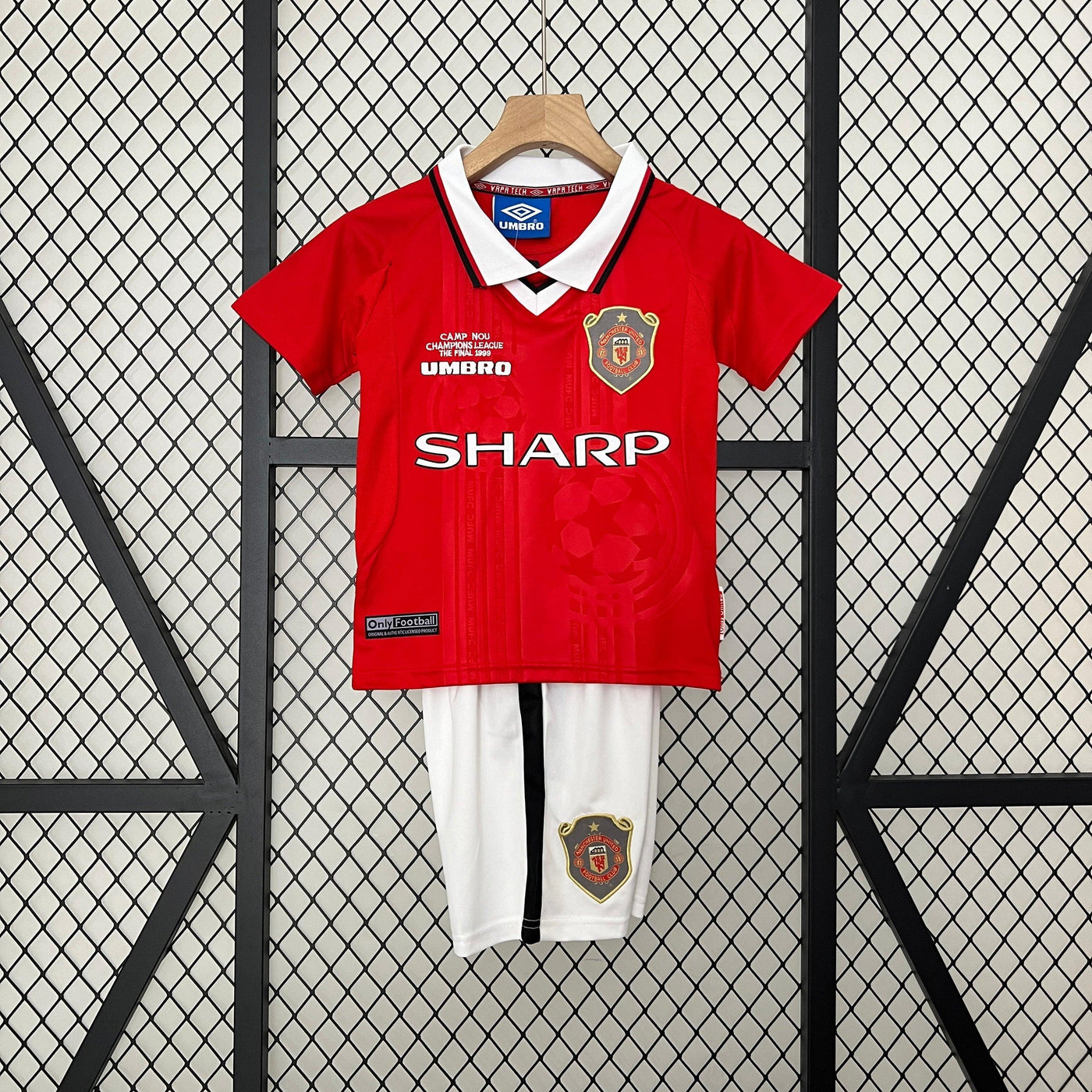 CAMISETA MANCHESTER UNITED I 99/00 CONJUNTO INFANTIL (RETRO) - Vitrine Futebolística