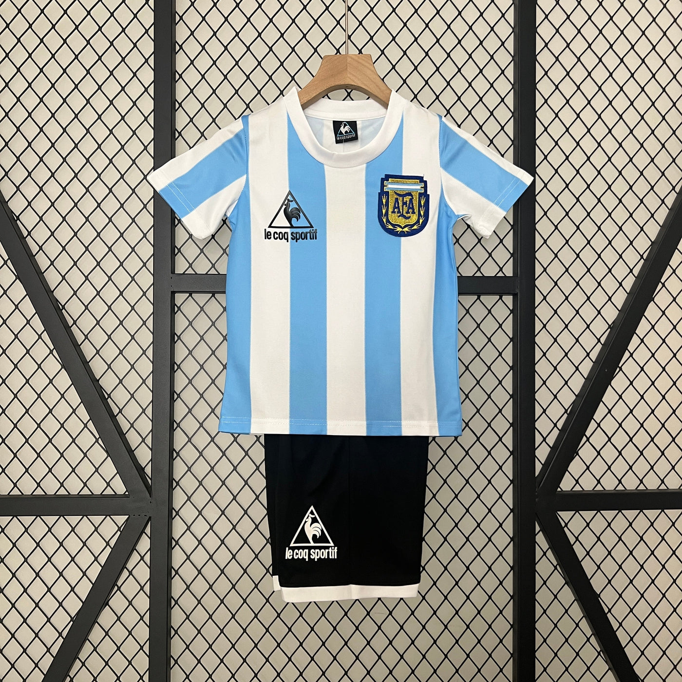 CAMISETA ARGENTINA I 1986 CONJUNTO INFANTIL (RETRO) - Vitrine Futebolística