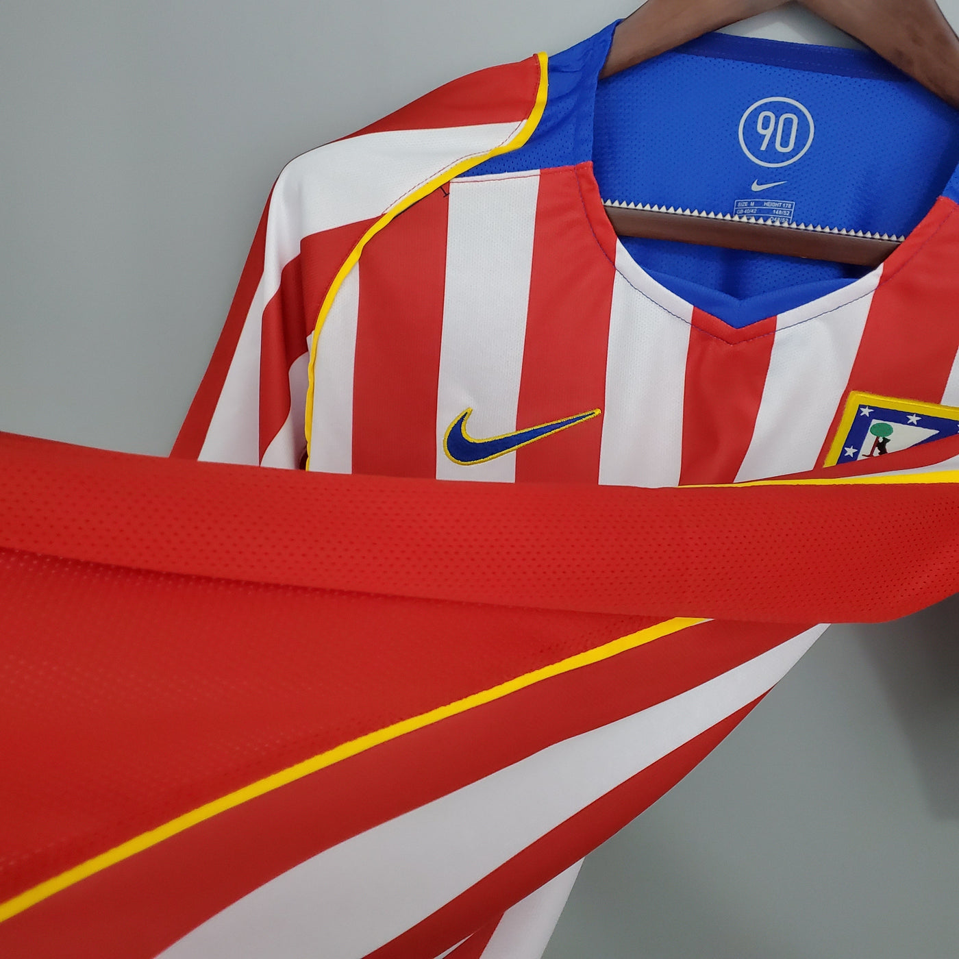 ATLÉTICO DE MADRID I 04/05 HOMBRE (RETRO) - Vitrine Futebolística