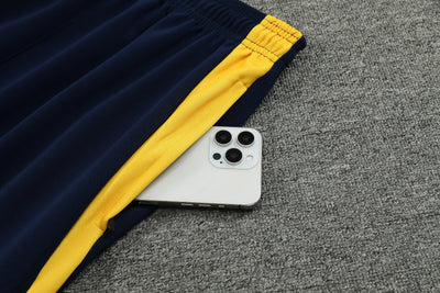 CONJUNTO DE VIAJE REAL MADRID 24/25 HOMBRE - Vitrine Futebolística