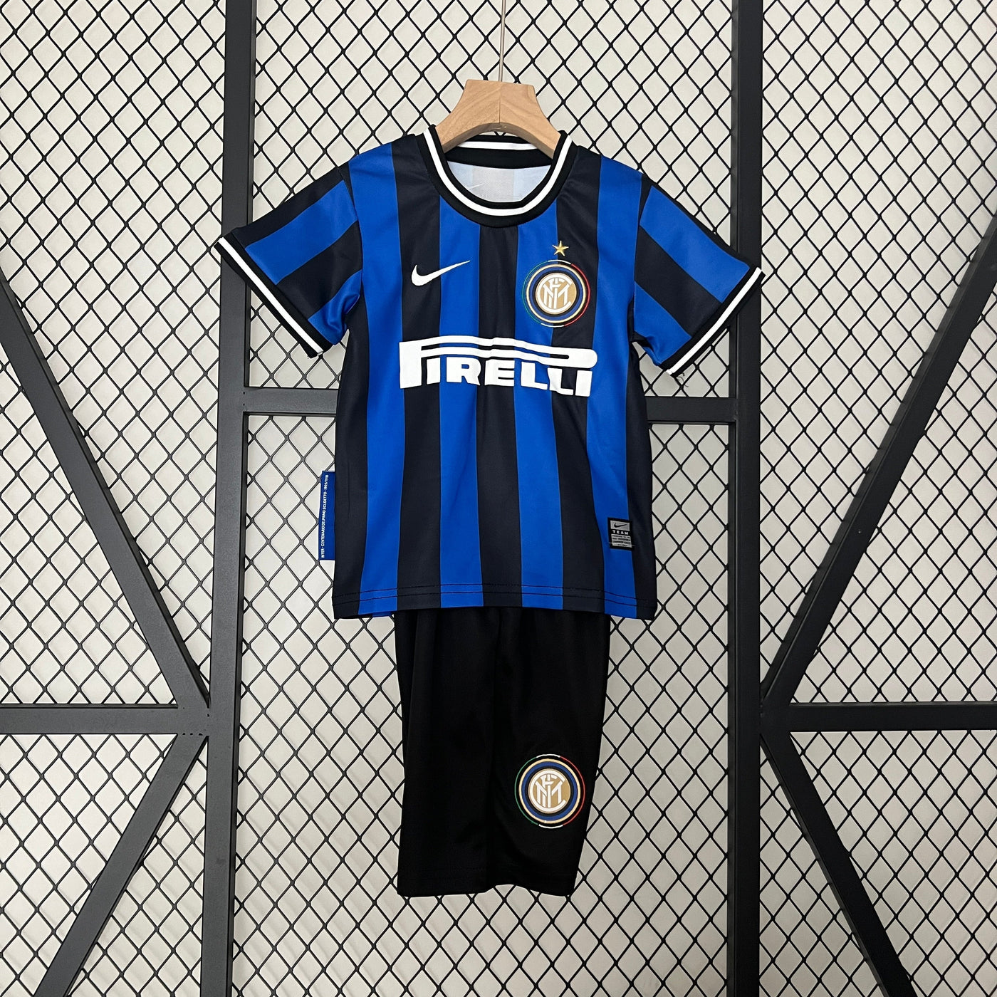 CAMISETA INTER DE MILAN I 09/10 CONJUNTO INFANTIL (RETRO) - Vitrine Futebolística