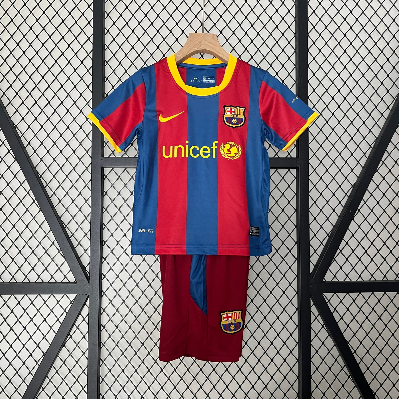 CAMISETA BARCELONA I 10/11 CONJUNTO INFANTIL (RETRO) - Vitrine Futebolística